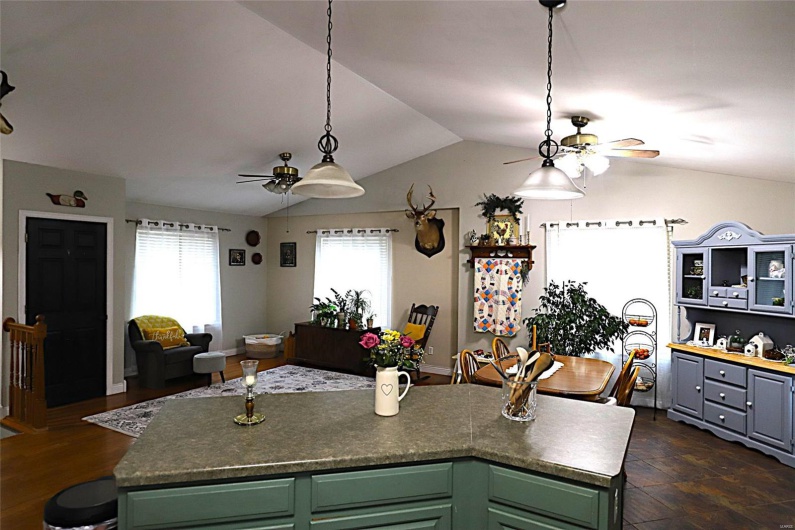 69 Swan Lane, Farmington, Missouri 63640, 4 Bedrooms Bedrooms, 8 Rooms Rooms,2 BathroomsBathrooms,Residential,For Sale,Swan,MAR25030293