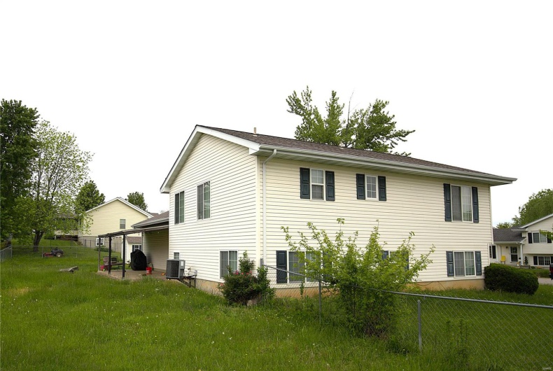 69 Swan Lane, Farmington, Missouri 63640, 4 Bedrooms Bedrooms, 8 Rooms Rooms,2 BathroomsBathrooms,Residential,For Sale,Swan,MAR25030293