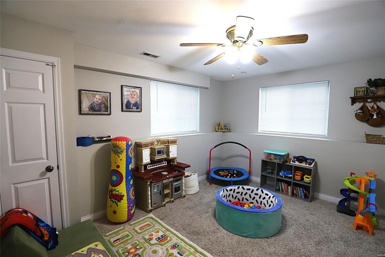 69 Swan Lane, Farmington, Missouri 63640, 4 Bedrooms Bedrooms, 8 Rooms Rooms,2 BathroomsBathrooms,Residential,For Sale,Swan,MAR25030293