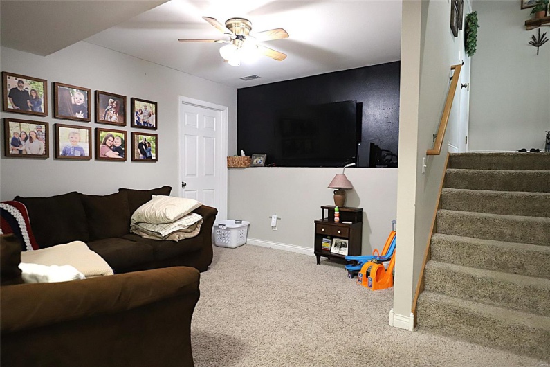 69 Swan Lane, Farmington, Missouri 63640, 4 Bedrooms Bedrooms, 8 Rooms Rooms,2 BathroomsBathrooms,Residential,For Sale,Swan,MAR25030293