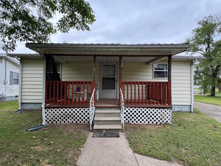 104 Day Avenue, Bernie, Missouri 63822, 2 Bedrooms Bedrooms, 5 Rooms Rooms,1 BathroomBathrooms,Residential,For Sale,Day,MAR25030304