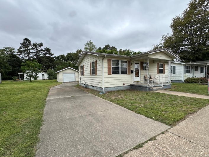 104 Day Avenue, Bernie, Missouri 63822, 2 Bedrooms Bedrooms, 5 Rooms Rooms,1 BathroomBathrooms,Residential,For Sale,Day,MAR25030304
