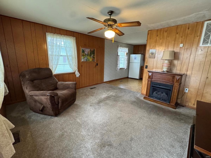 104 Day Avenue, Bernie, Missouri 63822, 2 Bedrooms Bedrooms, 5 Rooms Rooms,1 BathroomBathrooms,Residential,For Sale,Day,MAR25030304