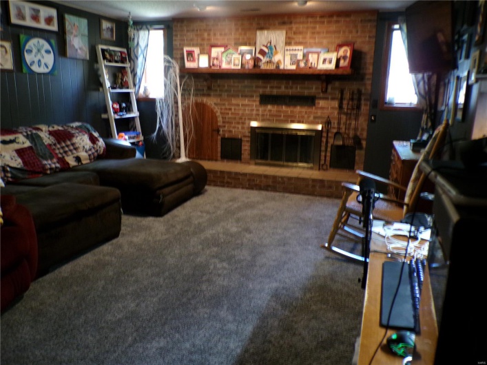 Large carpeted Family room.