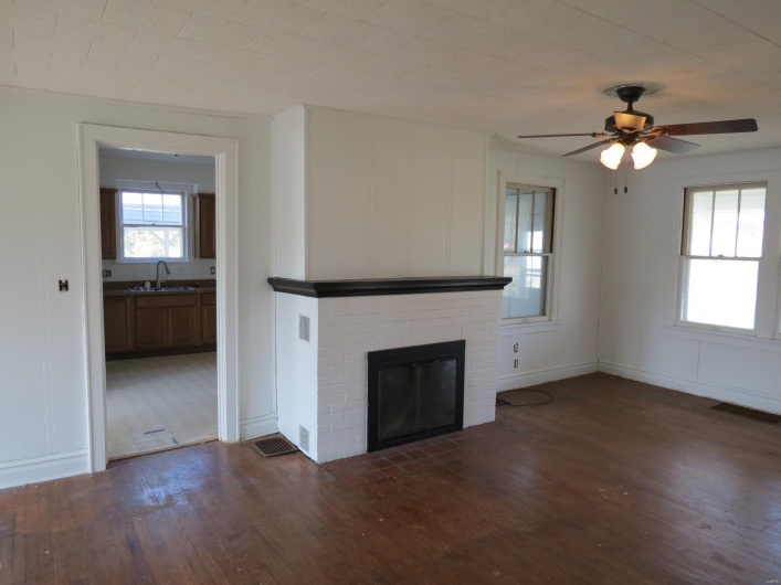 204 Wayne Street, Ironton, Missouri 63650, 4 Bedrooms Bedrooms, 6 Rooms Rooms,1 BathroomBathrooms,Residential,For Sale,Wayne,MAR24071523