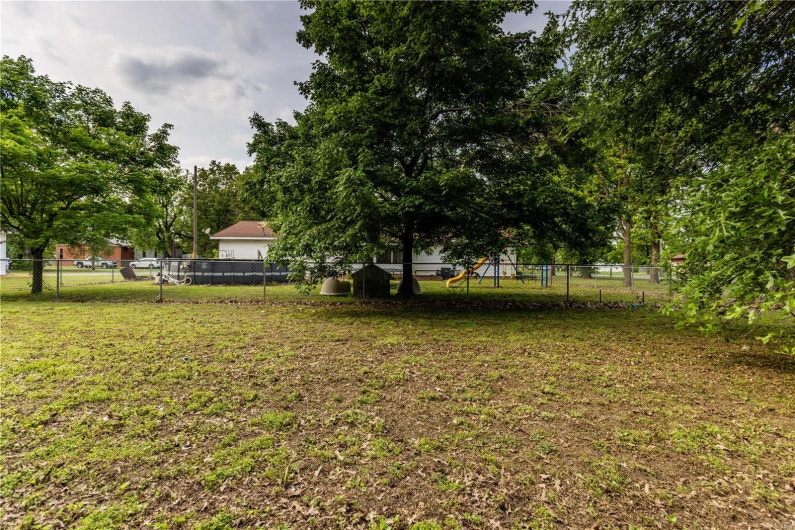 211 E Elm, Bertrand, Missouri 63823, 3 Bedrooms Bedrooms, 8 Rooms Rooms,2 BathroomsBathrooms,Residential,For Sale,E Elm,MAR25030186