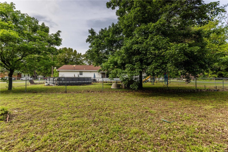 211 E Elm, Bertrand, Missouri 63823, 3 Bedrooms Bedrooms, 8 Rooms Rooms,2 BathroomsBathrooms,Residential,For Sale,E Elm,MAR25030186