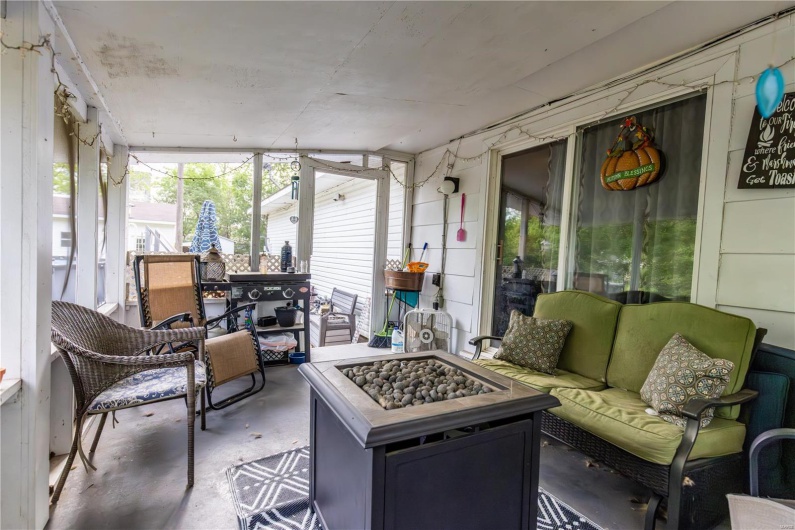 211 E Elm, Bertrand, Missouri 63823, 3 Bedrooms Bedrooms, 8 Rooms Rooms,2 BathroomsBathrooms,Residential,For Sale,E Elm,MAR25030186