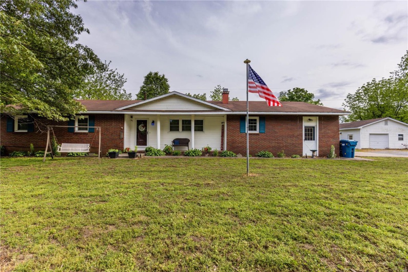 211 E Elm, Bertrand, Missouri 63823, 3 Bedrooms Bedrooms, 8 Rooms Rooms,2 BathroomsBathrooms,Residential,For Sale,E Elm,MAR25030186