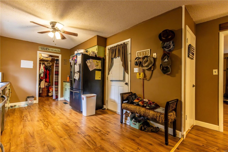 211 E Elm, Bertrand, Missouri 63823, 3 Bedrooms Bedrooms, 8 Rooms Rooms,2 BathroomsBathrooms,Residential,For Sale,E Elm,MAR25030186
