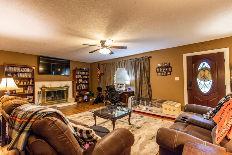 211 E Elm, Bertrand, Missouri 63823, 3 Bedrooms Bedrooms, 8 Rooms Rooms,2 BathroomsBathrooms,Residential,For Sale,E Elm,MAR25030186