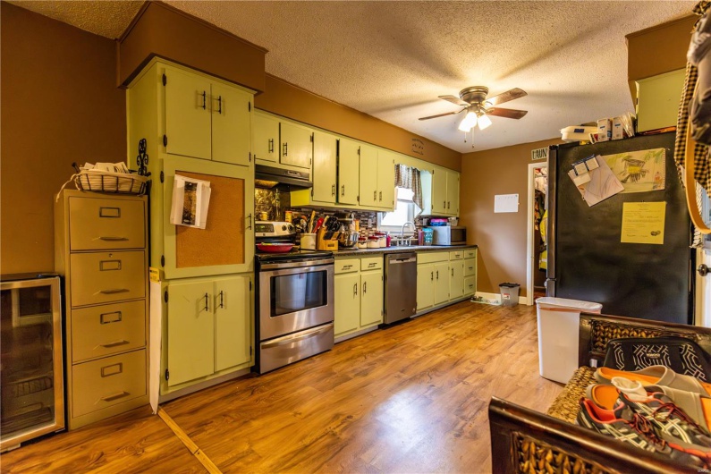 211 E Elm, Bertrand, Missouri 63823, 3 Bedrooms Bedrooms, 8 Rooms Rooms,2 BathroomsBathrooms,Residential,For Sale,E Elm,MAR25030186