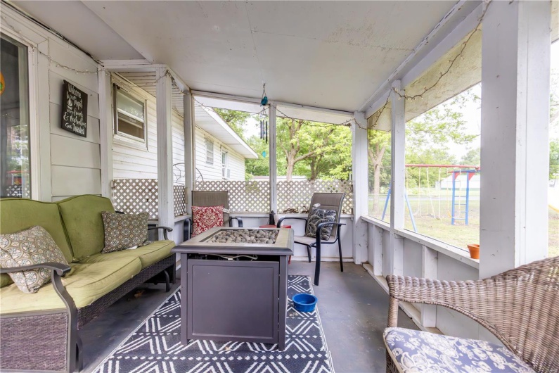 211 E Elm, Bertrand, Missouri 63823, 3 Bedrooms Bedrooms, 8 Rooms Rooms,2 BathroomsBathrooms,Residential,For Sale,E Elm,MAR25030186