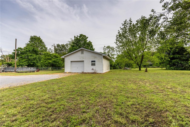 211 E Elm, Bertrand, Missouri 63823, 3 Bedrooms Bedrooms, 8 Rooms Rooms,2 BathroomsBathrooms,Residential,For Sale,E Elm,MAR25030186