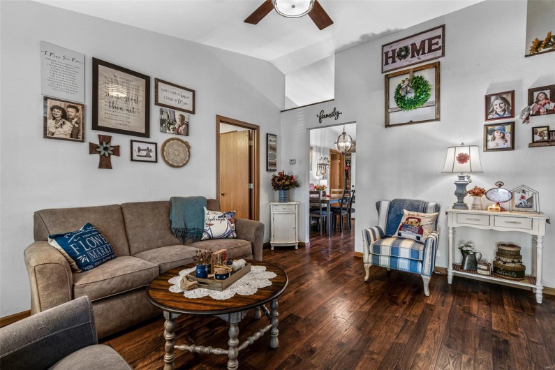 111 Edwards Lane, Park Hills, Missouri 63601, 3 Bedrooms Bedrooms, 10 Rooms Rooms,2 BathroomsBathrooms,Residential,For Sale,Edwards,MAR25027720
