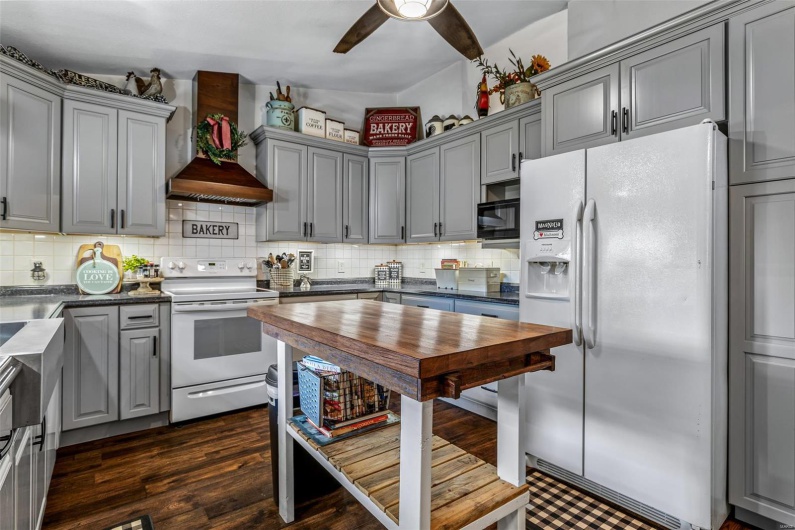 111 Edwards Lane, Park Hills, Missouri 63601, 3 Bedrooms Bedrooms, 10 Rooms Rooms,2 BathroomsBathrooms,Residential,For Sale,Edwards,MAR25027720