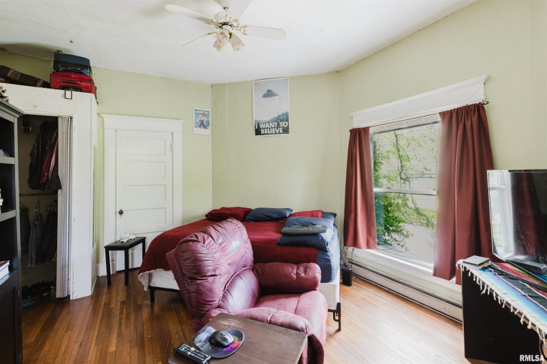 209 SPRINGER Street, Carbondale, Illinois 62901, 0 , 0 ,0,Residential Income,For Sale,SPRINGER,0,RMAQC4263042