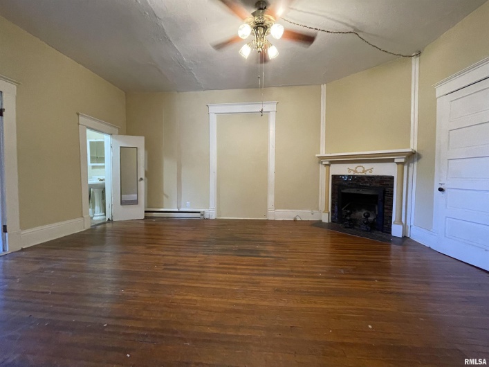 209 SPRINGER Street, Carbondale, Illinois 62901, 0 , 0 ,0,Residential Income,For Sale,SPRINGER,0,RMAQC4263042