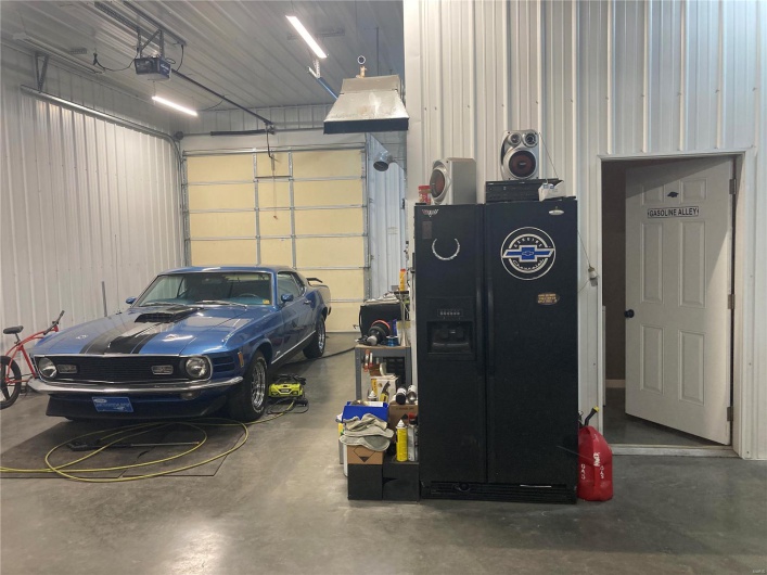 Garage side bay