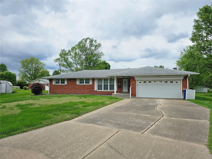 1117 Meadow Lane, Sparta, Illinois 62286, 4 Bedrooms Bedrooms, 9 Rooms Rooms,2 BathroomsBathrooms,Residential,For Sale,Meadow,MAR25029933