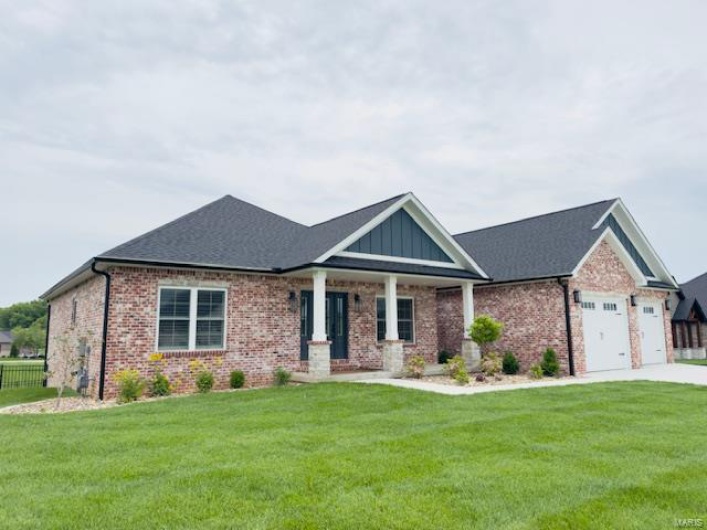 242 Orange Bowl Drive, Cape Girardeau, Missouri 63701, 5 Bedrooms Bedrooms, 19 Rooms Rooms,3 BathroomsBathrooms,Residential,For Sale,Orange Bowl,MAR25028852