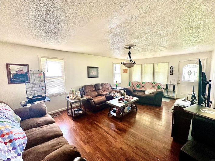 2577 Oak Street, Doe Run, Missouri 63637, 3 Bedrooms Bedrooms, 6 Rooms Rooms,1 BathroomBathrooms,Residential,For Sale,Oak,MAR25029667