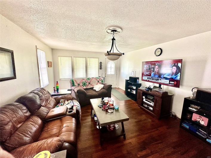 2577 Oak Street, Doe Run, Missouri 63637, 3 Bedrooms Bedrooms, 6 Rooms Rooms,1 BathroomBathrooms,Residential,For Sale,Oak,MAR25029667