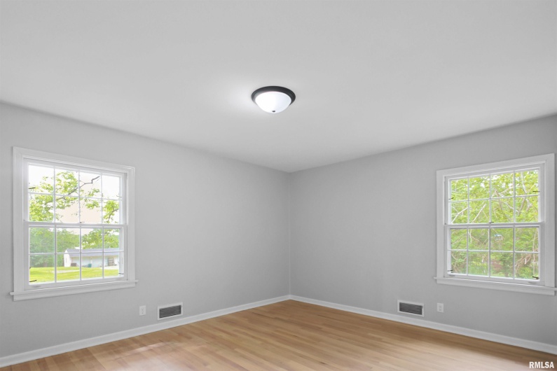 802 MAIN Street, Vienna, Illinois 62995-1772, 4 Bedrooms Bedrooms, 0 ,2 BathroomsBathrooms,Residential,For Sale,MAIN,0,RMAEB457868
