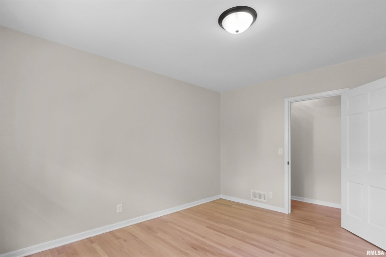 802 MAIN Street, Vienna, Illinois 62995-1772, 4 Bedrooms Bedrooms, 0 ,2 BathroomsBathrooms,Residential,For Sale,MAIN,0,RMAEB457868