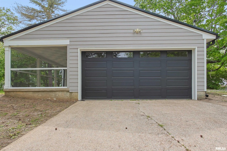 802 MAIN Street, Vienna, Illinois 62995-1772, 4 Bedrooms Bedrooms, 0 ,2 BathroomsBathrooms,Residential,For Sale,MAIN,0,RMAEB457868