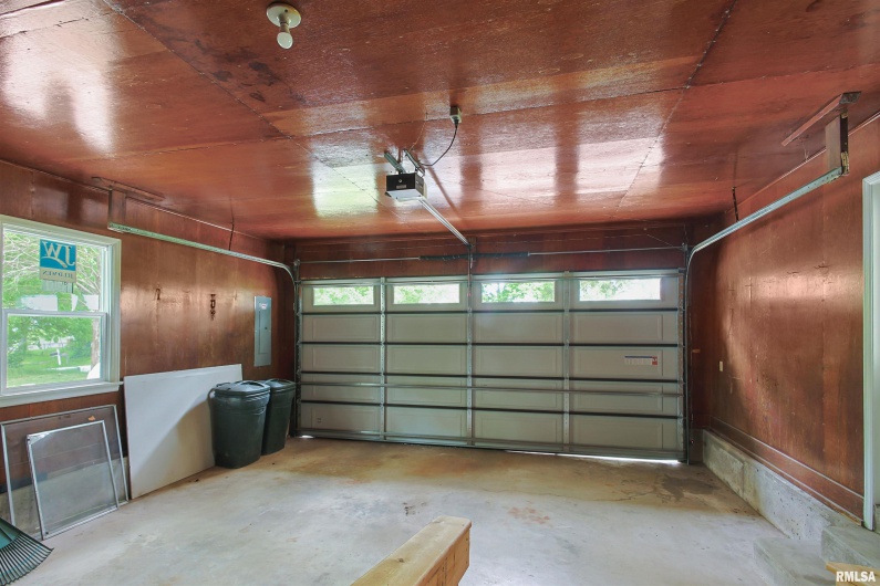 802 MAIN Street, Vienna, Illinois 62995-1772, 4 Bedrooms Bedrooms, 0 ,2 BathroomsBathrooms,Residential,For Sale,MAIN,0,RMAEB457868