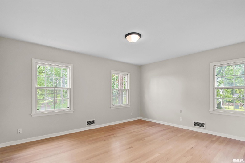 802 MAIN Street, Vienna, Illinois 62995-1772, 4 Bedrooms Bedrooms, 0 ,2 BathroomsBathrooms,Residential,For Sale,MAIN,0,RMAEB457868