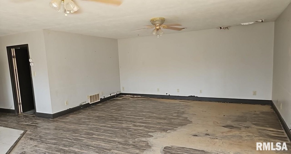 90 CARLOCK Road, Murphysboro, Illinois 62966, 3 Bedrooms Bedrooms, 0 ,1 BathroomBathrooms,Residential,For Sale,CARLOCK,0,RMAEB457869