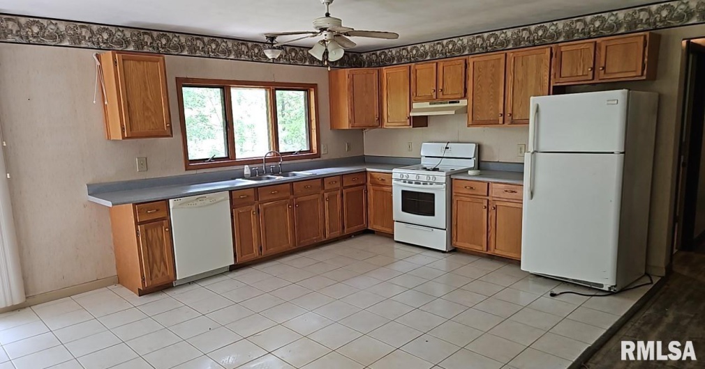 90 CARLOCK Road, Murphysboro, Illinois 62966, 3 Bedrooms Bedrooms, 0 ,1 BathroomBathrooms,Residential,For Sale,CARLOCK,0,RMAEB457869