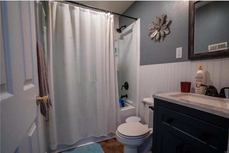 844 6th Street, Ste Genevieve, Missouri 63670, 2 Bedrooms Bedrooms, 5 Rooms Rooms,1 BathroomBathrooms,Residential,For Sale,6th,MAR25030213