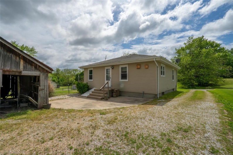 844 6th Street, Ste Genevieve, Missouri 63670, 2 Bedrooms Bedrooms, 5 Rooms Rooms,1 BathroomBathrooms,Residential,For Sale,6th,MAR25030213