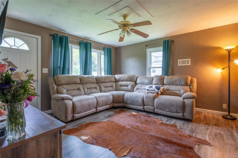 844 6th Street, Ste Genevieve, Missouri 63670, 2 Bedrooms Bedrooms, 5 Rooms Rooms,1 BathroomBathrooms,Residential,For Sale,6th,MAR25030213