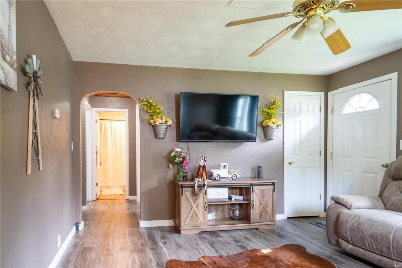 844 6th Street, Ste Genevieve, Missouri 63670, 2 Bedrooms Bedrooms, 5 Rooms Rooms,1 BathroomBathrooms,Residential,For Sale,6th,MAR25030213