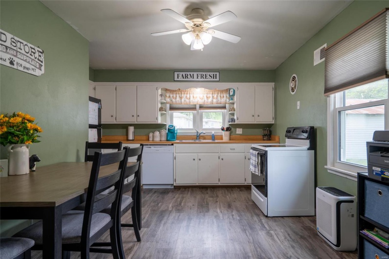 844 6th Street, Ste Genevieve, Missouri 63670, 2 Bedrooms Bedrooms, 5 Rooms Rooms,1 BathroomBathrooms,Residential,For Sale,6th,MAR25030213