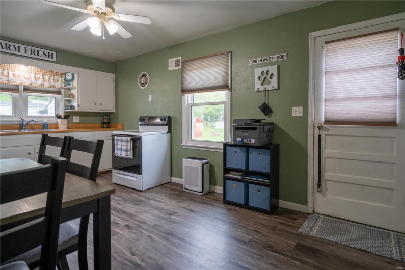 844 6th Street, Ste Genevieve, Missouri 63670, 2 Bedrooms Bedrooms, 5 Rooms Rooms,1 BathroomBathrooms,Residential,For Sale,6th,MAR25030213