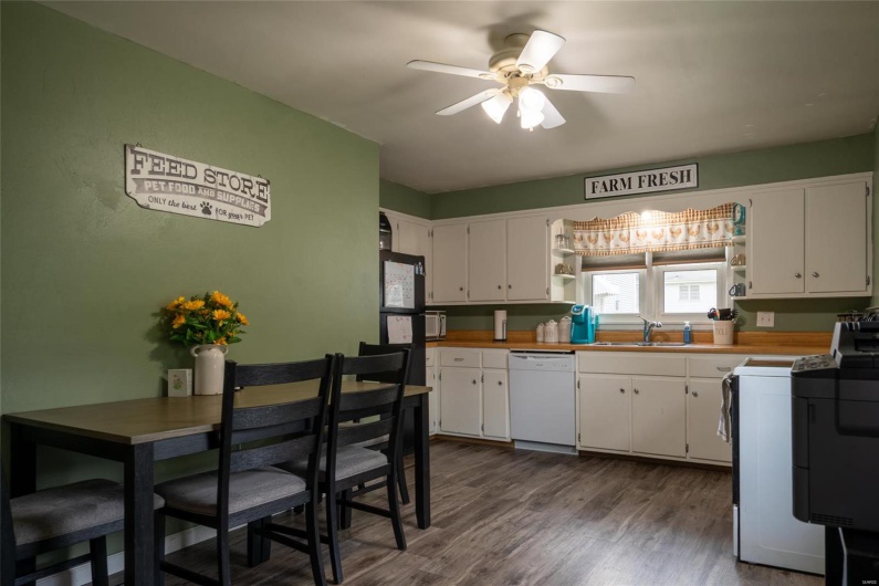 844 6th Street, Ste Genevieve, Missouri 63670, 2 Bedrooms Bedrooms, 5 Rooms Rooms,1 BathroomBathrooms,Residential,For Sale,6th,MAR25030213