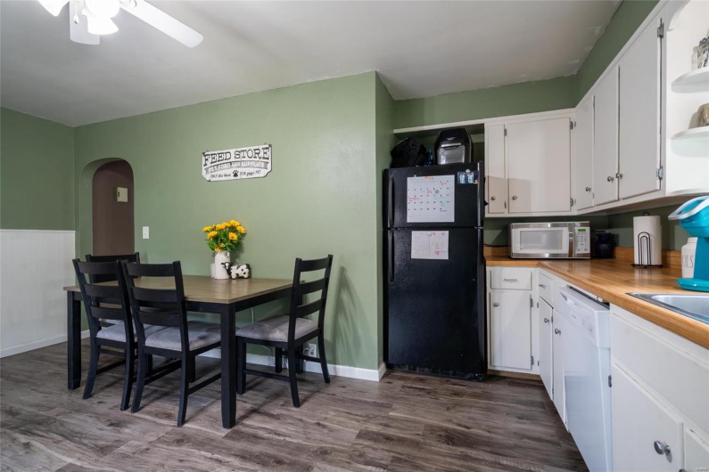 844 6th Street, Ste Genevieve, Missouri 63670, 2 Bedrooms Bedrooms, 5 Rooms Rooms,1 BathroomBathrooms,Residential,For Sale,6th,MAR25030213