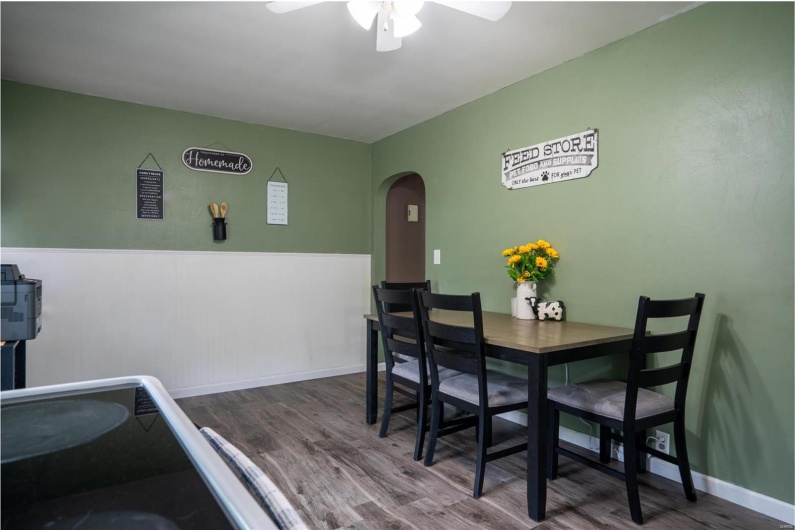 844 6th Street, Ste Genevieve, Missouri 63670, 2 Bedrooms Bedrooms, 5 Rooms Rooms,1 BathroomBathrooms,Residential,For Sale,6th,MAR25030213