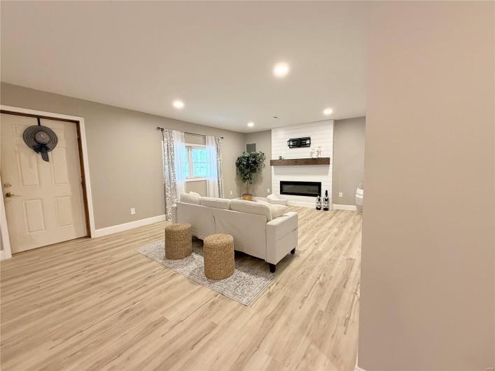 1307 Pike Drive, Bismarck, Missouri 63624, 2 Bedrooms Bedrooms, 7 Rooms Rooms,2 BathroomsBathrooms,Residential,For Sale,Pike,MAR25030227