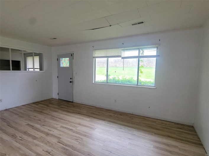212 Virginia, Fredericktown, Missouri 63645, 2 Bedrooms Bedrooms, 7 Rooms Rooms,1 BathroomBathrooms,Residential,For Sale,Virginia,MAR25030325