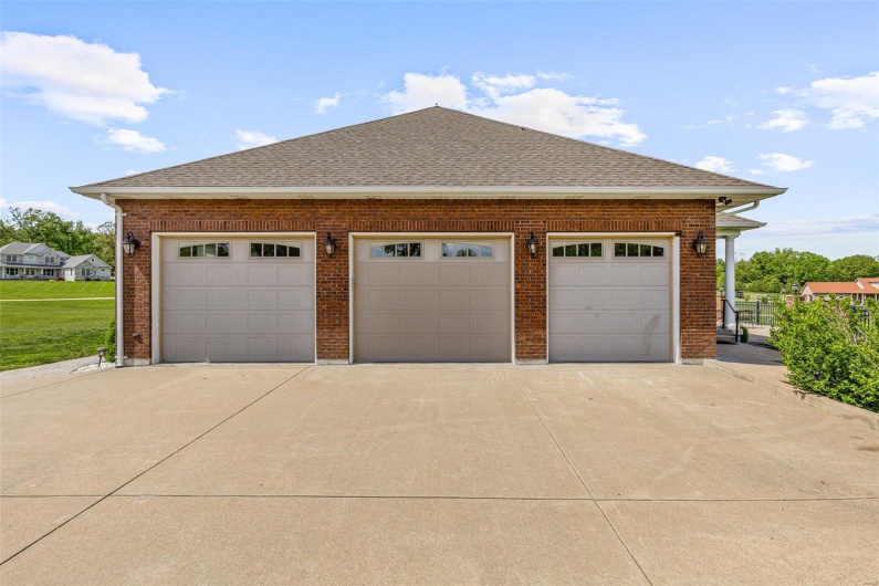 101 Big River Drive, Bonne Terre, Missouri 63628, 4 Bedrooms Bedrooms, 17 Rooms Rooms,3 BathroomsBathrooms,Residential,For Sale,Big River Drive,MAR25030536