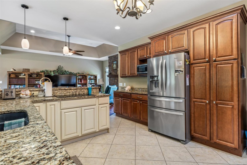 101 Big River Drive, Bonne Terre, Missouri 63628, 4 Bedrooms Bedrooms, 17 Rooms Rooms,3 BathroomsBathrooms,Residential,For Sale,Big River Drive,MAR25030536