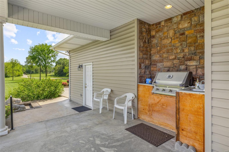 101 Big River Drive, Bonne Terre, Missouri 63628, 4 Bedrooms Bedrooms, 17 Rooms Rooms,3 BathroomsBathrooms,Residential,For Sale,Big River Drive,MAR25030536