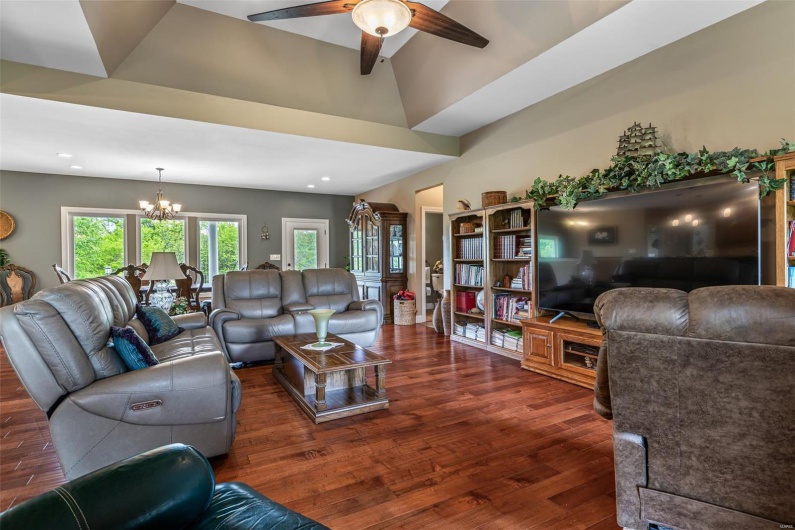 101 Big River Drive, Bonne Terre, Missouri 63628, 4 Bedrooms Bedrooms, 17 Rooms Rooms,3 BathroomsBathrooms,Residential,For Sale,Big River Drive,MAR25030536