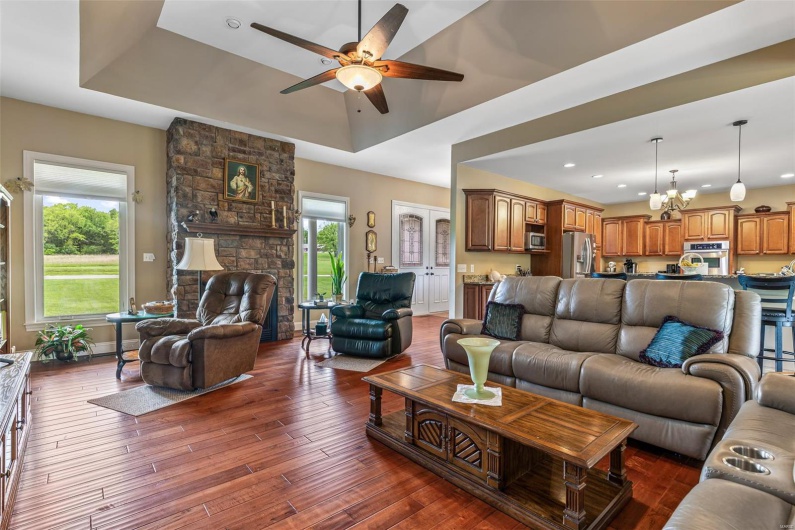 101 Big River Drive, Bonne Terre, Missouri 63628, 4 Bedrooms Bedrooms, 17 Rooms Rooms,3 BathroomsBathrooms,Residential,For Sale,Big River Drive,MAR25030536